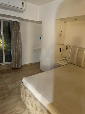 Room in 3 BHK Apartment at Akshay Girikunj, Andheri West – for Rent