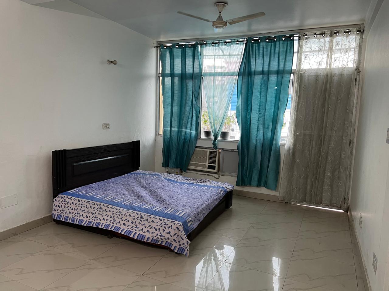 1 RkBuilder Floor For Rent in Sector 31