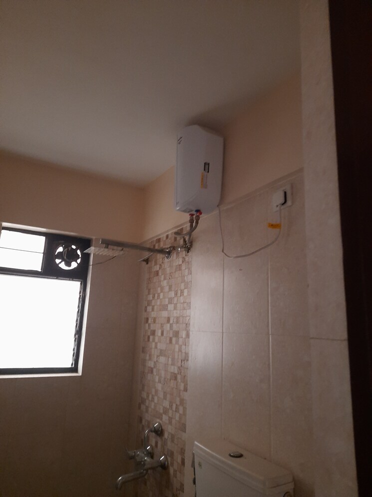 Bathroom, riswadkar-prestige-panorama 3 Bedroom 1300 Sq.Ft. Apartment In Mundhwa Pune 8982385