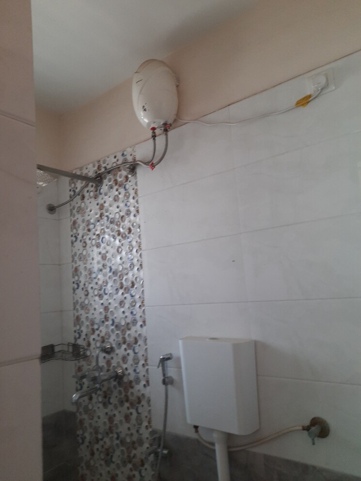 Bathroom, riswadkar-prestige-panorama 3 Bedroom 1300 Sq.Ft. Apartment In Mundhwa Pune 8982385