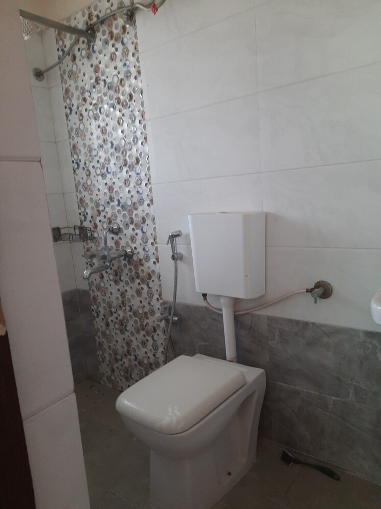 Bathroom, riswadkar-prestige-panorama 3 Bedroom 1300 Sq.Ft. Apartment In Mundhwa Pune 8982385