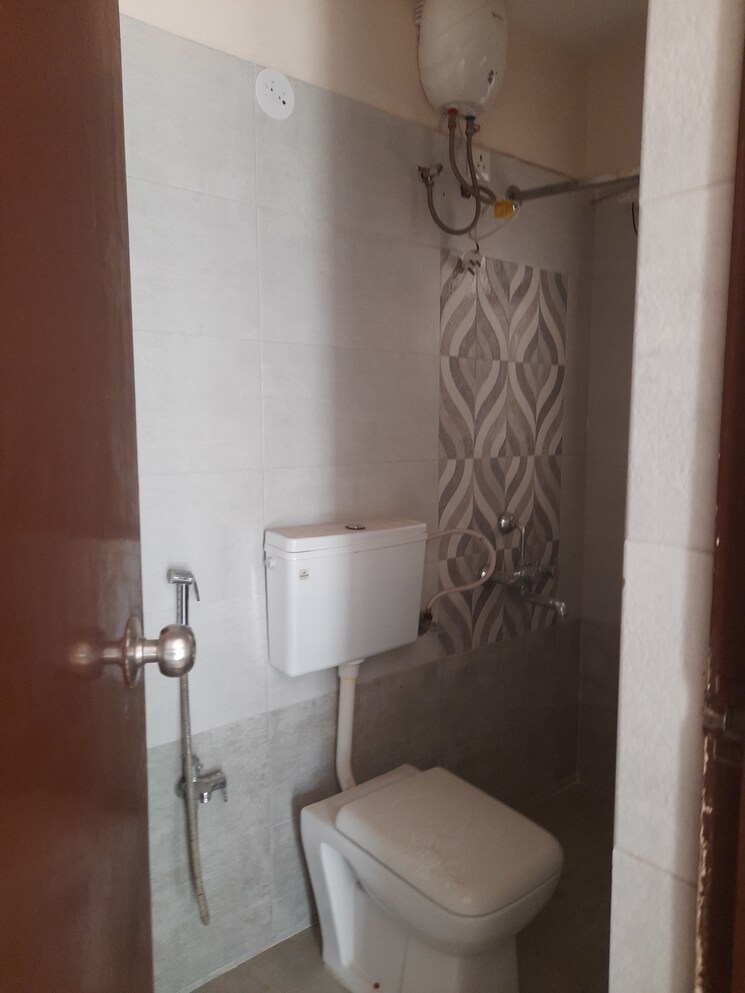 Bathroom, riswadkar-prestige-panorama 3 Bedroom 1300 Sq.Ft. Apartment In Mundhwa Pune 8982385