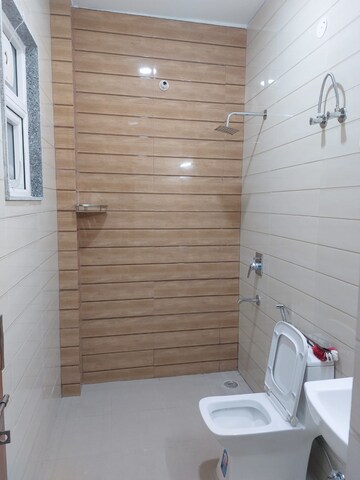Bathroom in 3 BHK Builder Floor at Ardee City, Sector 52 – for Rent