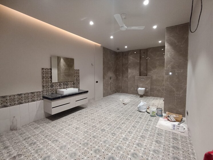  Parking, dlf-queens-court 5 Bedroom 9850 Sq.Ft. Penthouse In Greater Kailash ii Delhi 8982374