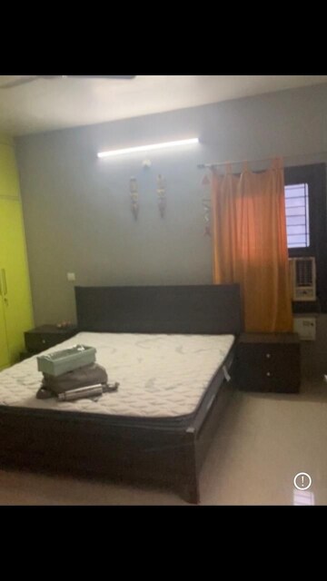 Master Bedroom in 2 BHK Apartment at Gomti Nagar – for Rent