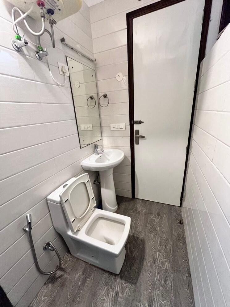 Bathroom, ansal-boom-plaza 3 Bedroom 240 Sq.Yd. Builder Floor In Sushant Lok Iii Gurgaon 8982386