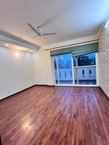 Room in 3 BHK Builder Floor at Ansal Boom Plaza, Sushant Lok Iii – for Rent