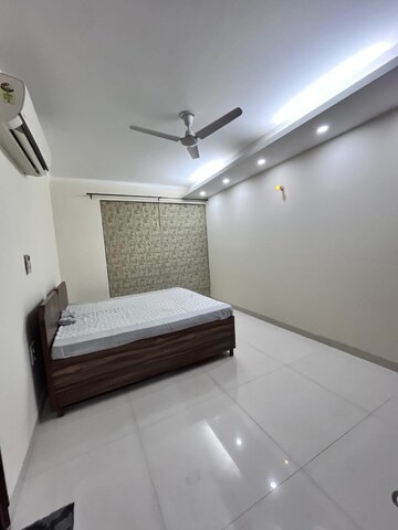 Furnished Amenities in 2 BHK Builder Floor at Ansal Sushant Lok I, Sector 43 – for Rent