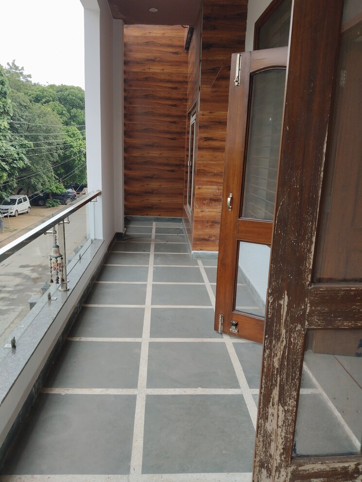 Balcony, sector 21d 3 Bedroom 250 Sq.Yd. Builder Floor In Sector 21d Faridabad 8982403