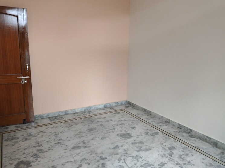 Room, sector 21d 3 Bedroom 250 Sq.Yd. Builder Floor In Sector 21d Faridabad 8982403