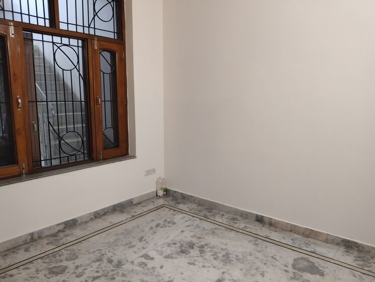 Balcony, sector 21d 3 Bedroom 250 Sq.Yd. Builder Floor In Sector 21d Faridabad 8982403