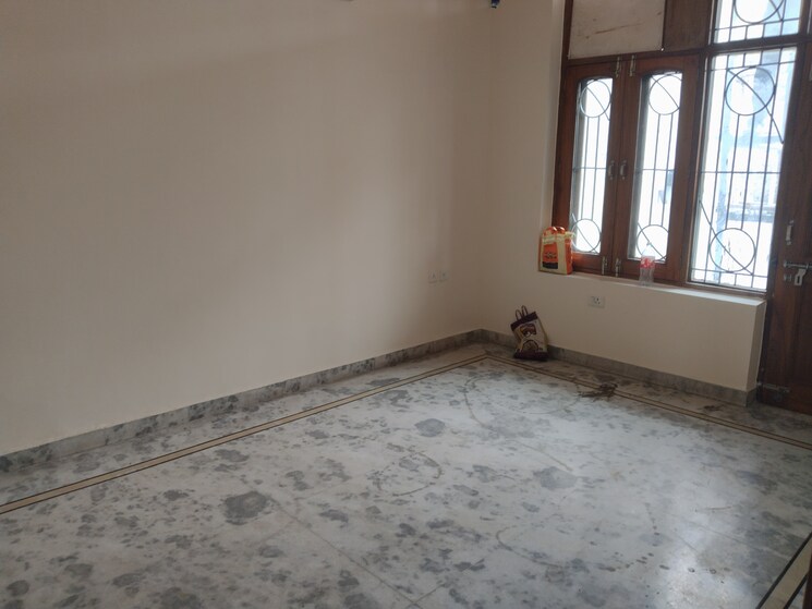 Room, sector 21d 3 Bedroom 250 Sq.Yd. Builder Floor In Sector 21d Faridabad 8982403