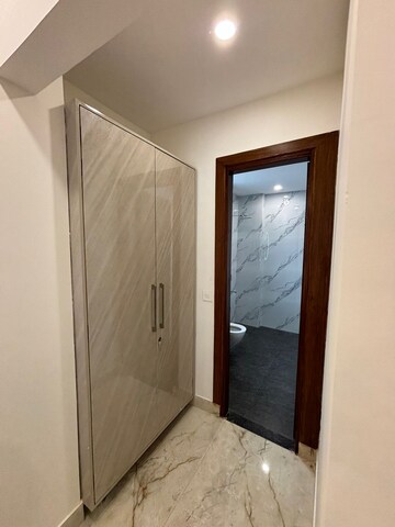 Room in 2 BHK Builder Floor at Sector 52 – for Rent