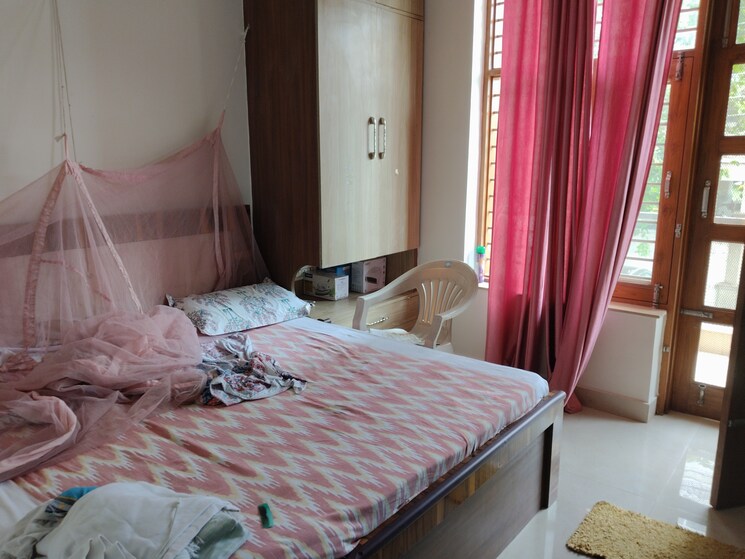 Bedroom, sector 21d 3 Bedroom 200 Sq.Yd. Builder Floor In Sector 21d Faridabad 8982415
