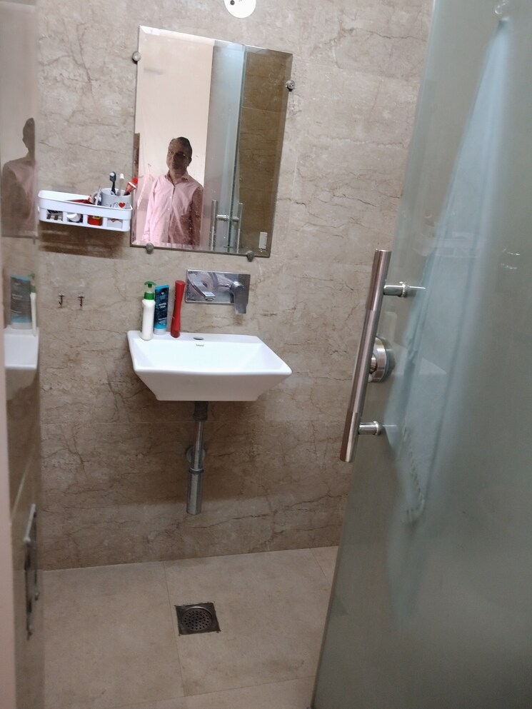Bathroom, sector 21d 3 Bedroom 200 Sq.Yd. Builder Floor In Sector 21d Faridabad 8982415