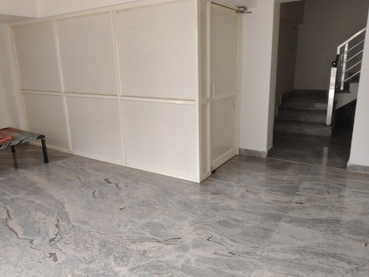 Room, sector 21d 3 Bedroom 200 Sq.Yd. Builder Floor In Sector 21d Faridabad 8982415