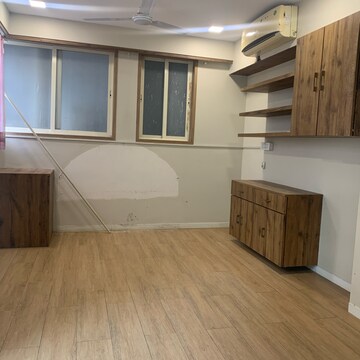 Room in 4 BHK Apartment at Borivali West – for Sale