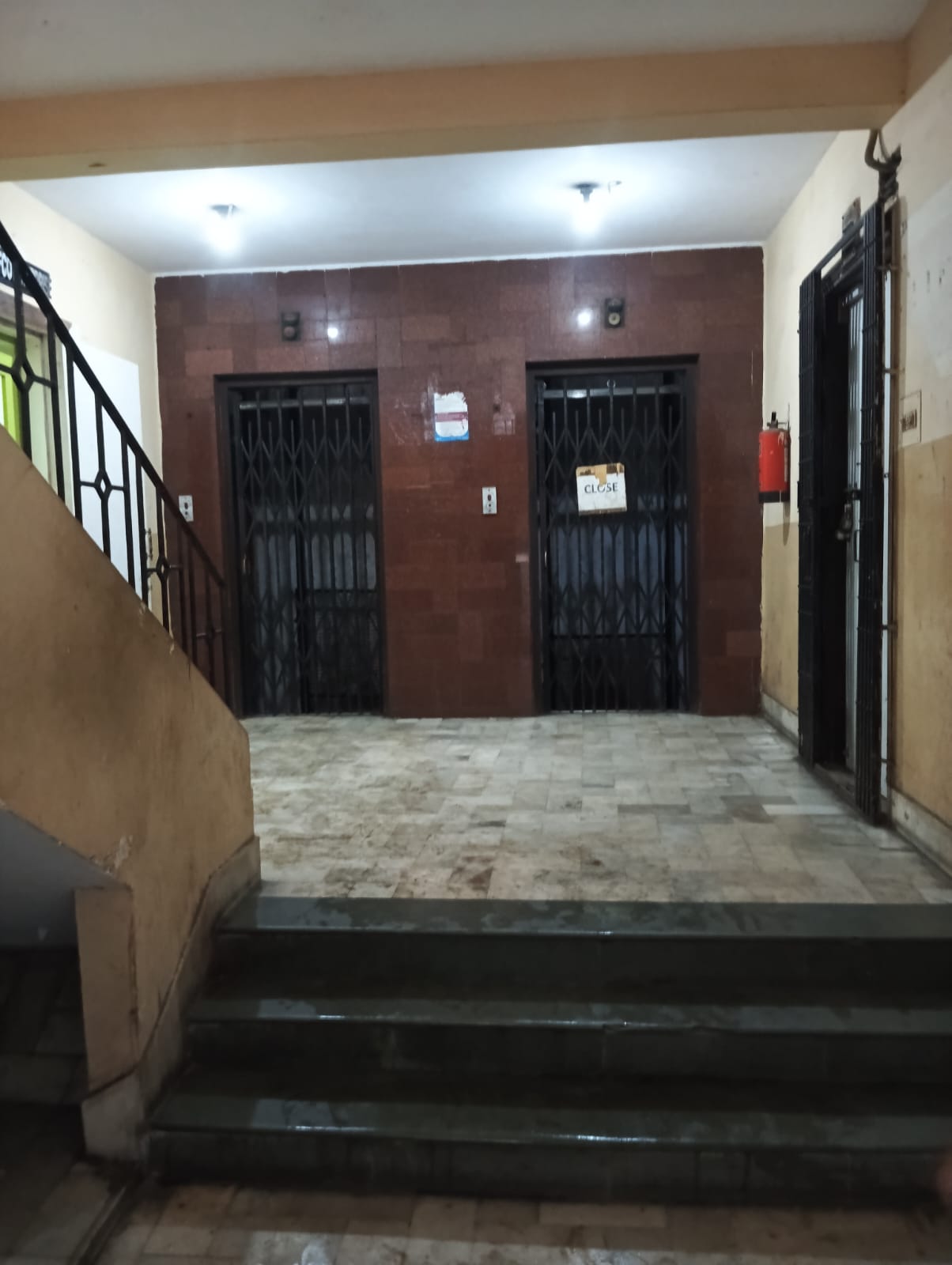 Retail Shop For Rent in Park Street