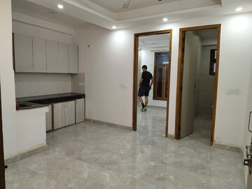 Room in 1 BHK Builder Floor at Paryavaran Complex – for Rent