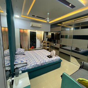 Team Area in 2.5 BHK Apartment at Lalani Meadow Park, Jogeshwari West – for Sale