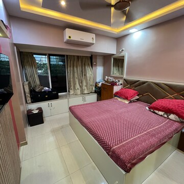 Bedroom in 2.5 BHK Apartment at Lalani Meadow Park, Jogeshwari West – for Sale