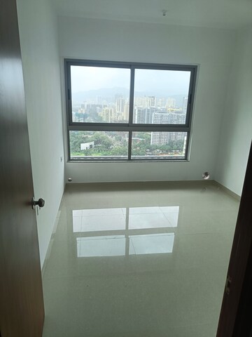 Room in 2 BHK Apartment at Kalpataru Immensa, Kolshet Road – for Rent