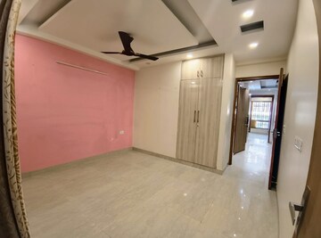 Room in 3 BHK Builder Floor at RWA Residential Society Sector 46, Sector 46 – for Rent