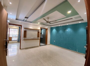 Room in 3 BHK Builder Floor at RWA Residential Society Sector 46, Sector 46 – for Rent