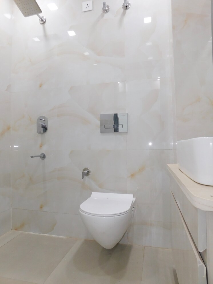 Bathroom, vasant kunj enclave 4 Bedroom 160 Sq.Yd. Builder Floor In Vasant Kunj Enclave Delhi 8982642