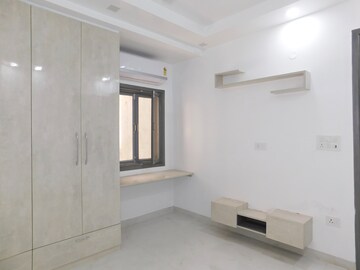 Room in 4 BHK Builder Floor at Vasant Kunj Enclave – for Rent