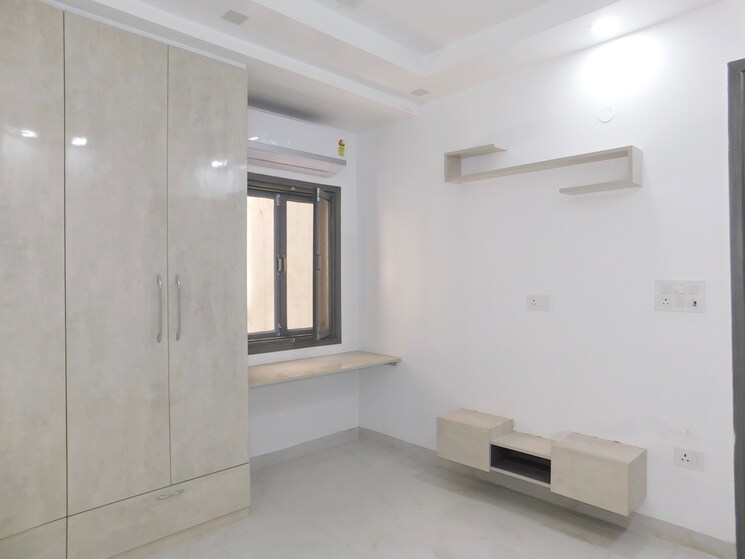 Room, vasant kunj enclave 4 Bedroom 160 Sq.Yd. Builder Floor In Vasant Kunj Enclave Delhi 8982642