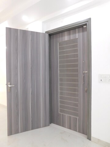 Room in 4 BHK Builder Floor at Vasant Kunj Enclave – for Rent