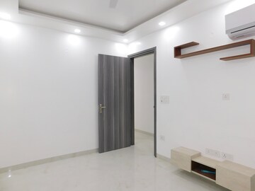Room in 4 BHK Builder Floor at Vasant Kunj Enclave – for Rent