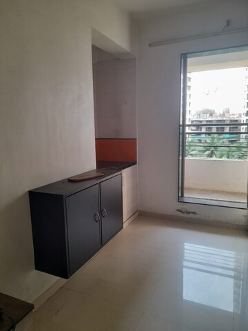 Room in 2.5 BHK Apartment at Neelkanth Palms, Kapur Bawdi – for Rent
