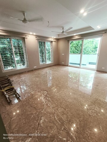 Room in 3 BHK Builder Floor at Shivalik Colony – for Rent