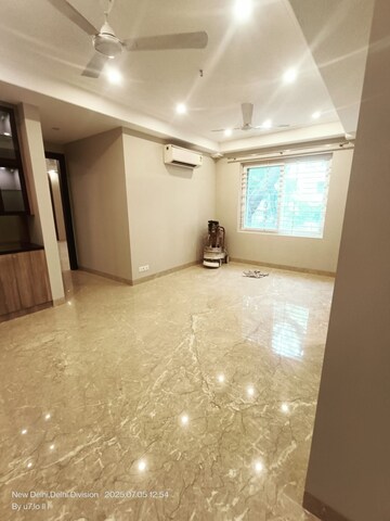 Room in 3 BHK Builder Floor at Shivalik Colony – for Rent