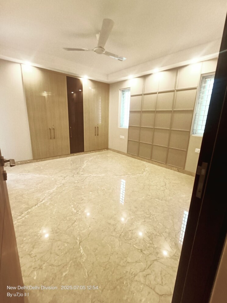 Room, shivalik colony 3 Bedroom 1800 Sq.Ft. Builder Floor In Shivalik Colony Delhi 8982645