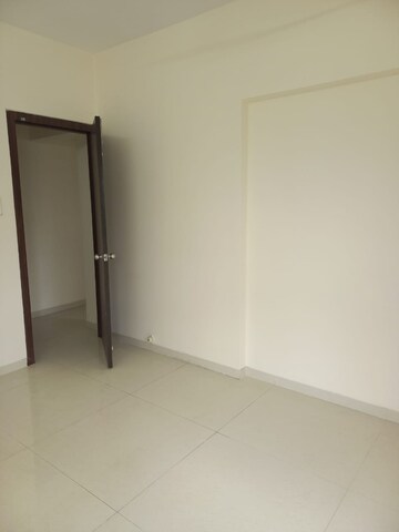 Room in 3 BHK Apartment at RNA Continental, Chembur – for Rent