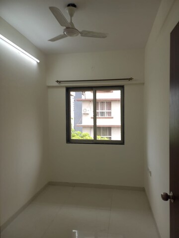 Room in 3 BHK Apartment at RNA Continental, Chembur – for Rent