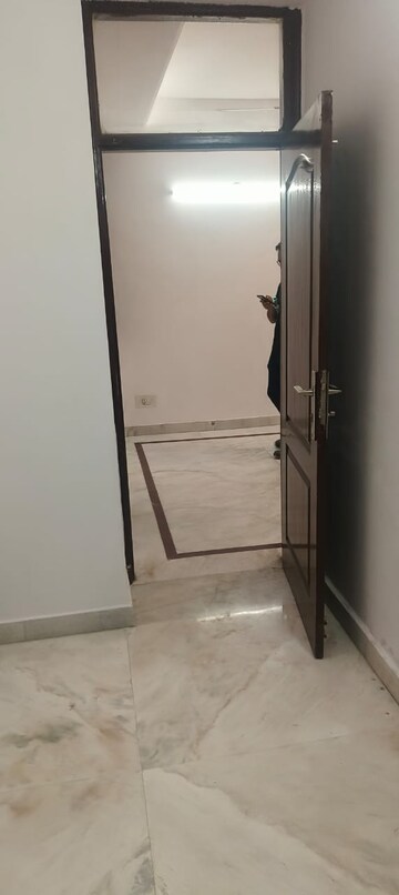 Room in 2 BHK Builder Floor at Khirki Extension – for Rent