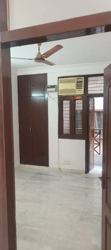 Room in 2 BHK Builder Floor at Khirki Extension – for Rent