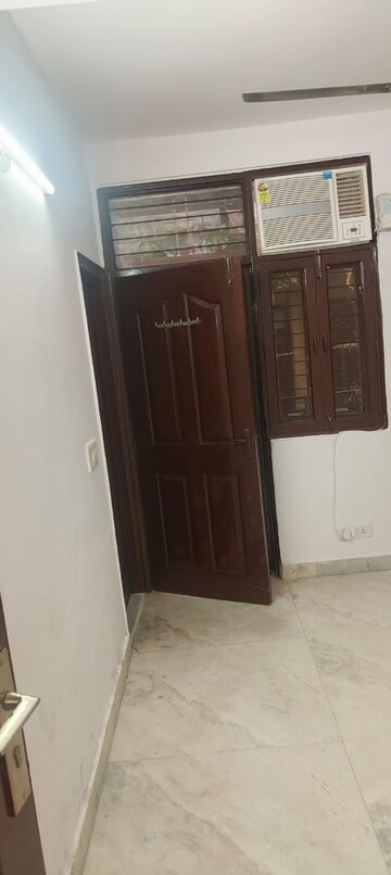 Room in 2 BHK Builder Floor at Khirki Extension – for Rent