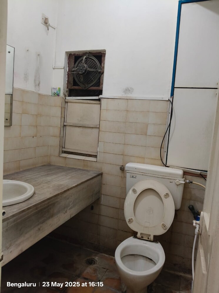 Bathroom, manipal-center-apartments Commercial Office Space 800 Sq.Ft. In Mg Road Bangalore 8982691
