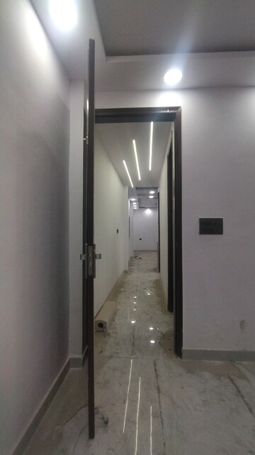 Building Lobby in 3 BHK Builder Floor at Govindpuri – for Sale