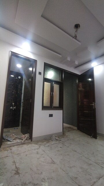Building Lobby in 3 BHK Builder Floor at Govindpuri – for Sale