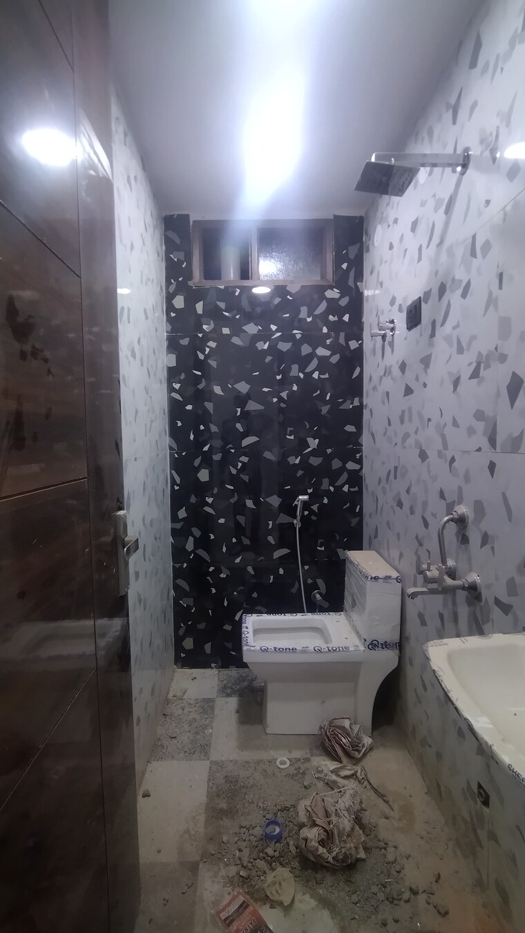 Bathroom, govindpuri 3 Bedroom 950 Sq.Ft. Builder Floor In Govindpuri Delhi 8982697