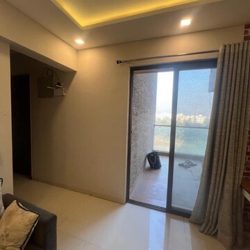 Room in 4 BHK Apartment at Rustomjee Crown, Gokhale Road – for Rent