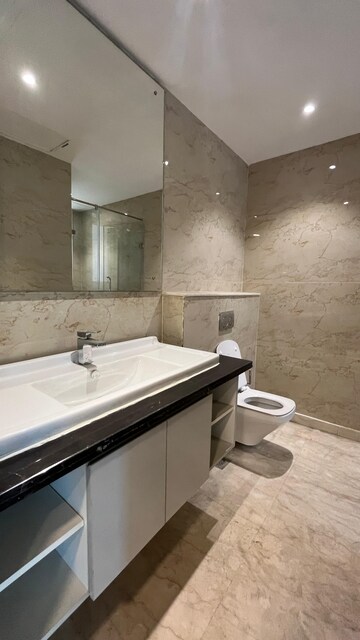 Washroom in 3.5 BHK Apartment at Ambience Tiverton, Sector 50 – for Rent