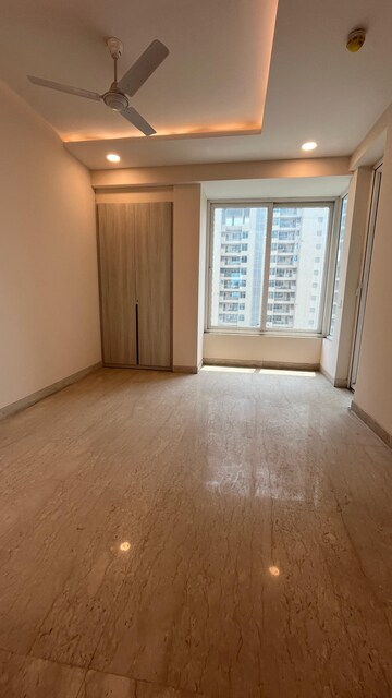 Room in 3.5 BHK Apartment at Ambience Tiverton, Sector 50 – for Rent