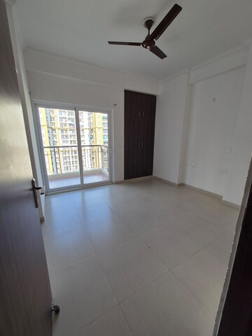 Room in 3.5 BHK Apartment at ATS Green II, Sector 50 – for Rent